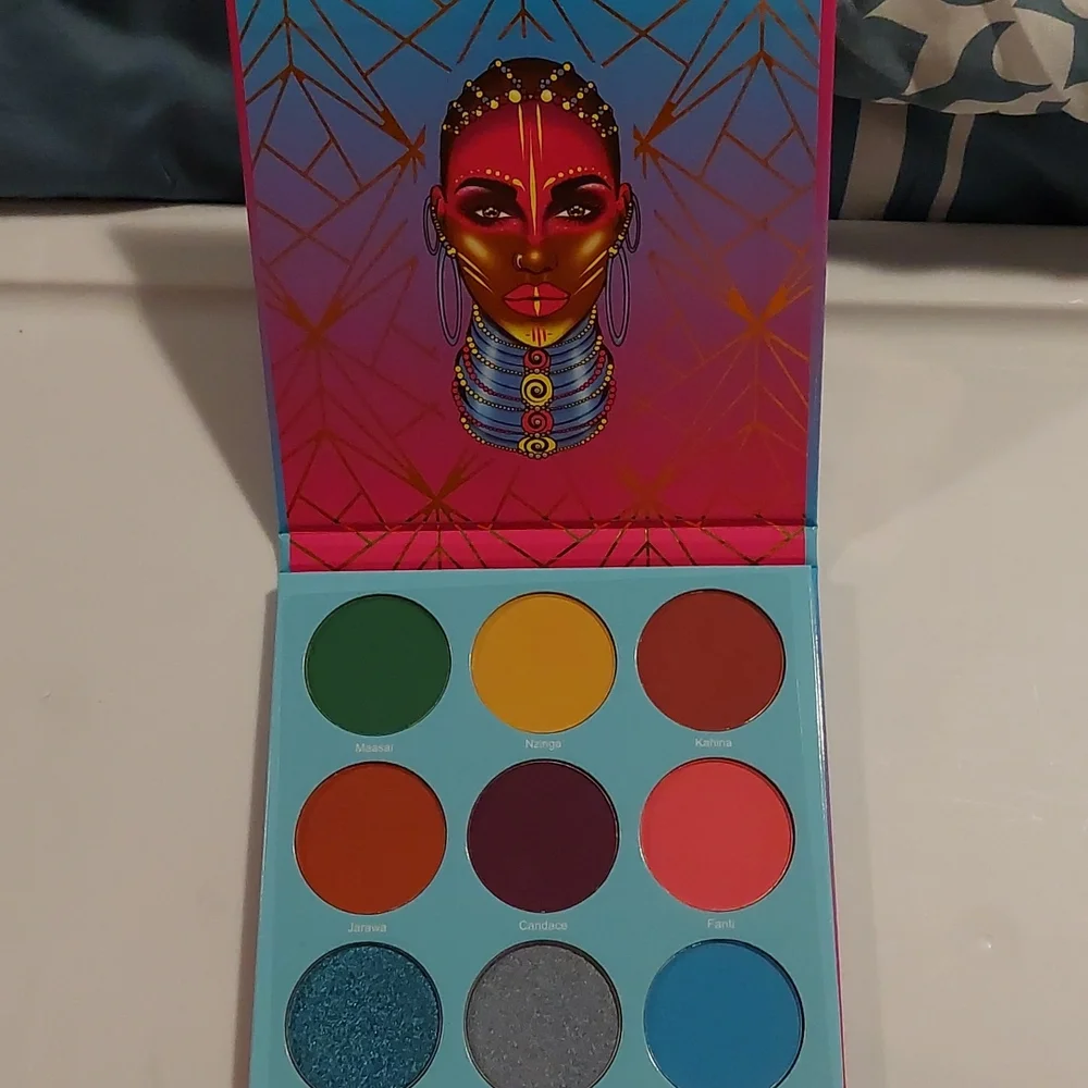 Assorted Makeup - Picture 7 of 11